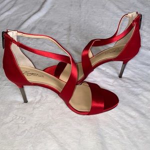 Heels Vince Camuto, color red, size 10